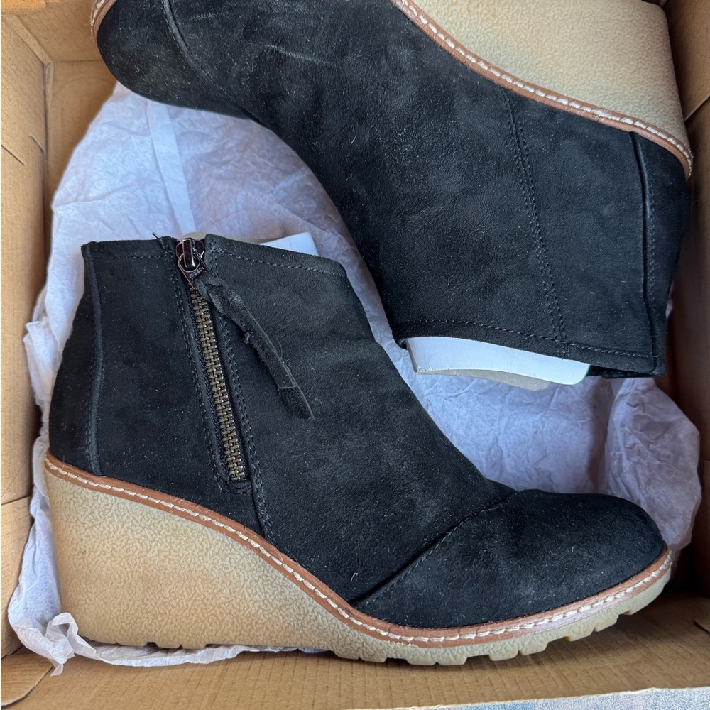 Toms Black Suede Wedge Boots